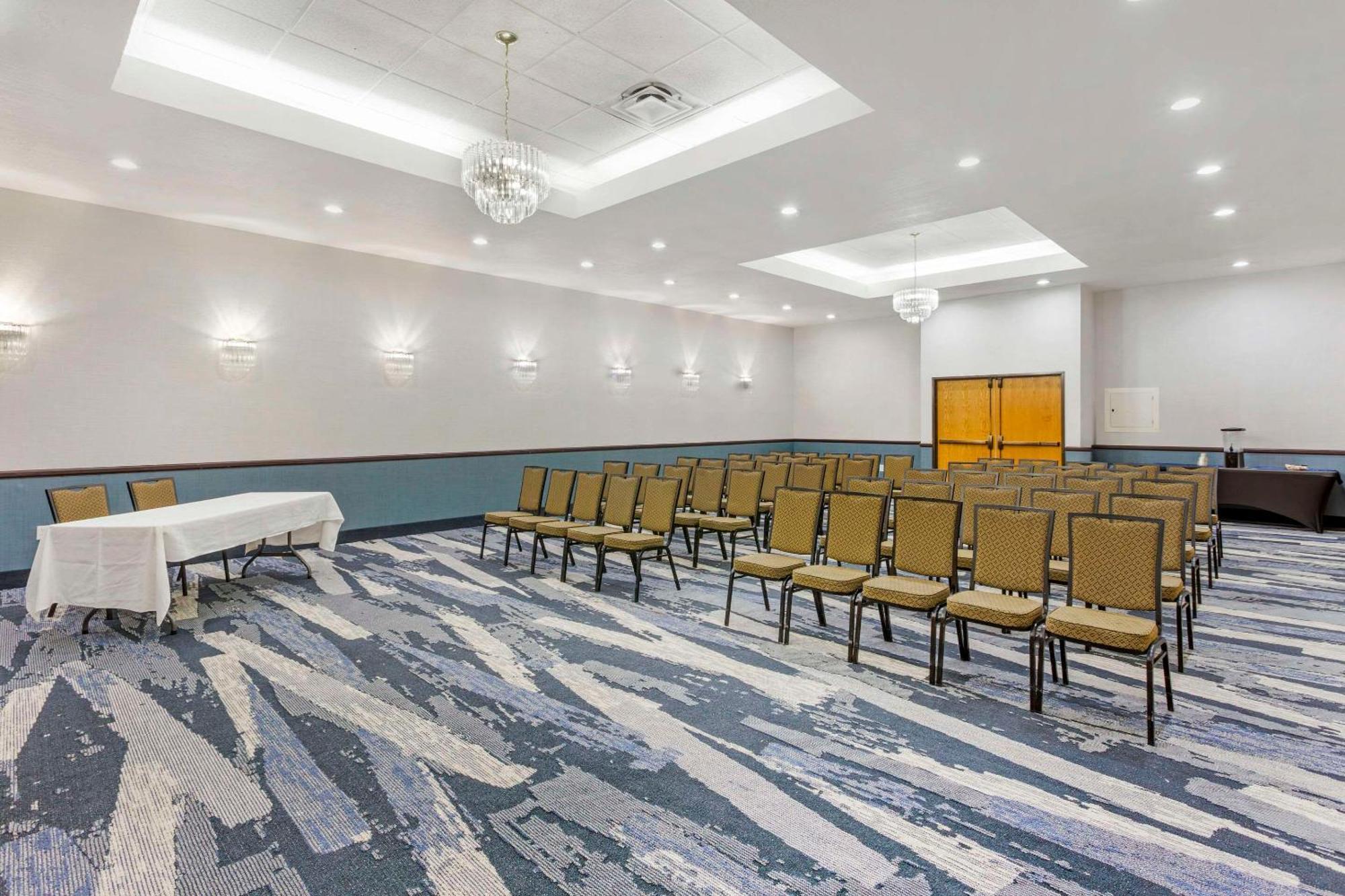 Comfort Suites Ogden Conference Center Екстериор снимка