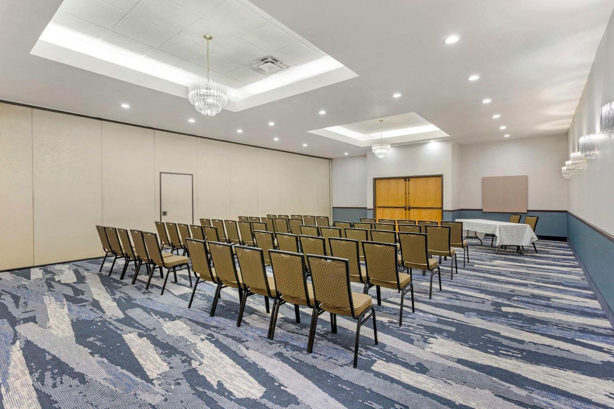 Comfort Suites Ogden Conference Center Екстериор снимка