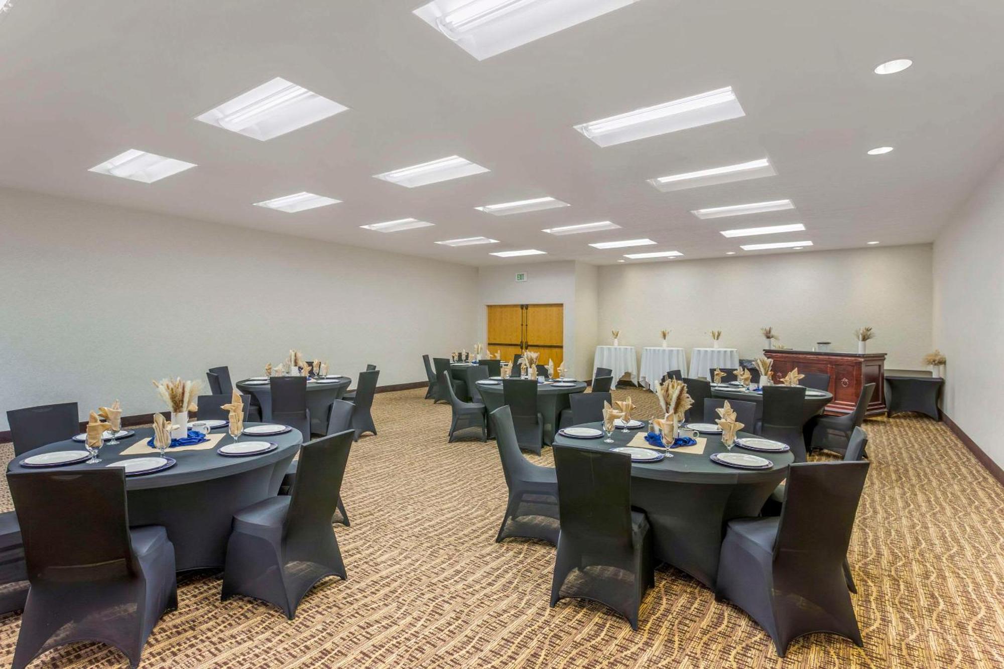 Comfort Suites Ogden Conference Center Екстериор снимка