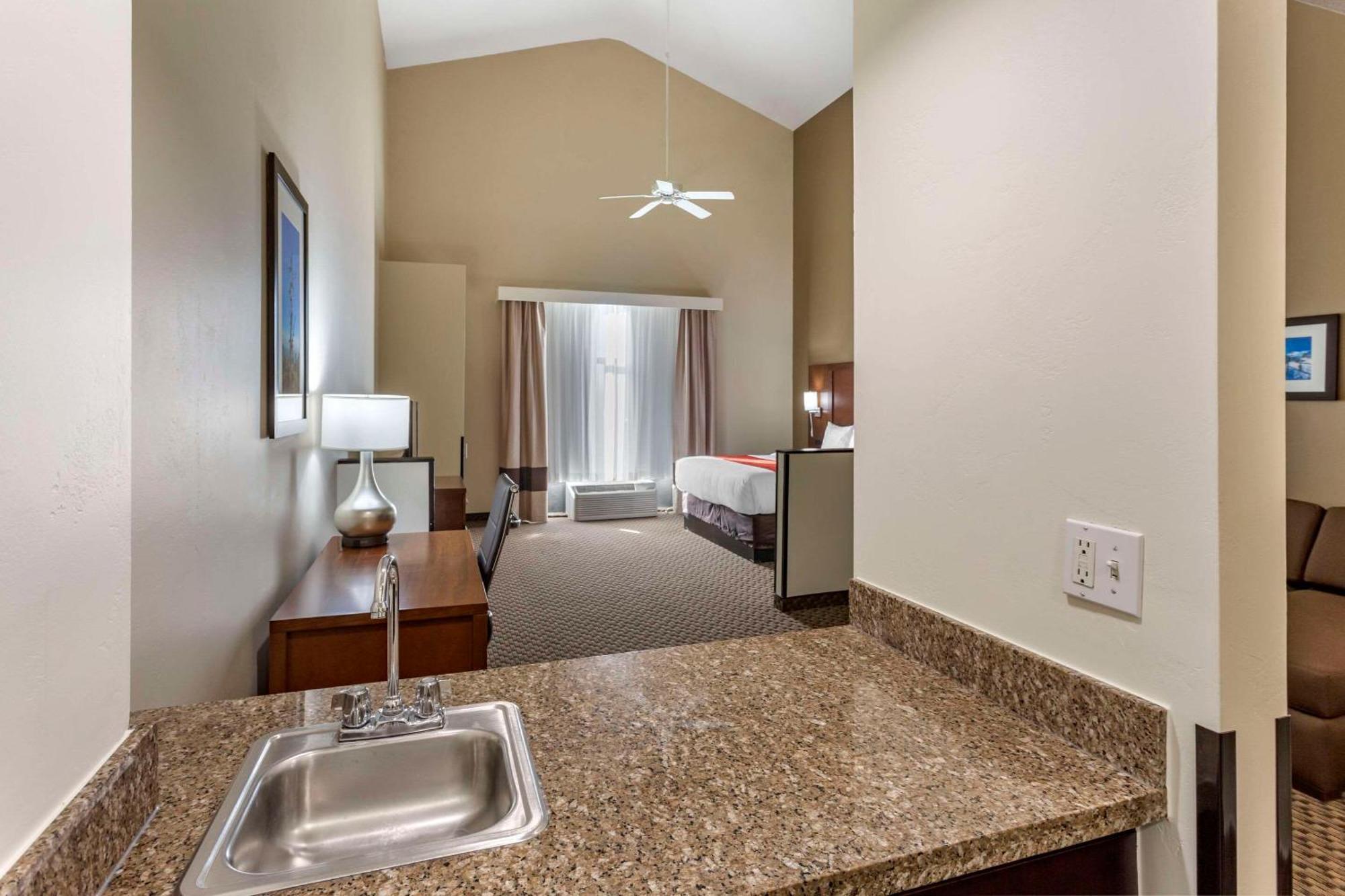 Comfort Suites Ogden Conference Center Екстериор снимка